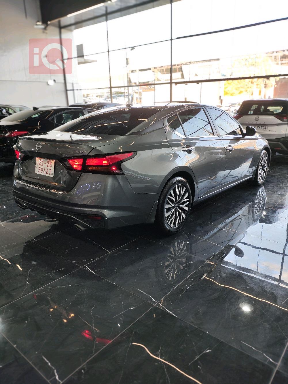 نيسان ألتيما